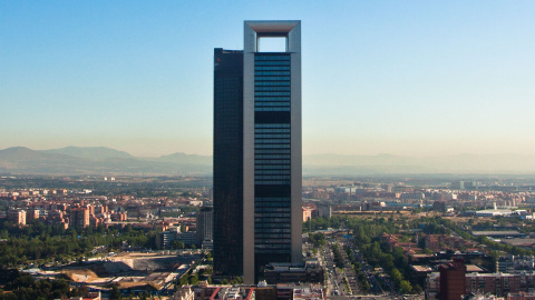 La Torre Foster, bautizada en junio de 2014 con el nombre de Torre Cepsa, es uno de los rascacielos situado en la zona financiera Cuatro Torres Business Area (CTBA) de Madrid. La Torre Foster, bautizada en junio de 2014 con el nombre de Torre Cepsa, es uno de los rascacielos situado en la zona financiera Cuatro Torres Business Area (CTBA) de Madrid.