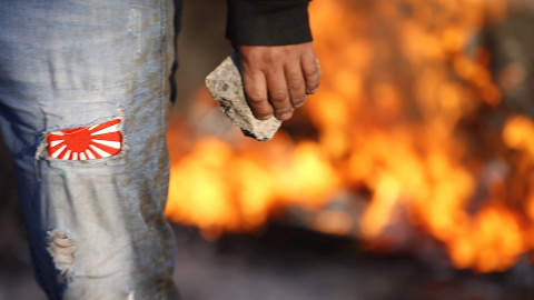 28/10/2019.- Miles de manifestantes protestan contra el Piñera por décimo día consecutivo en las calles de Santiago (Chile).. EFE/ Alberto Valdes