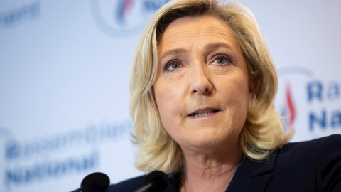 La ultraderechista, Marie Le Pen, dando un comunicado en Nanterre tras la segunda vuelta de las elecciones regionales en Francia. La ultraderechista, Marie Le Pen, dando un comunicado en Nanterre tras la segunda vuelta de las elecciones regionales en Francia.
