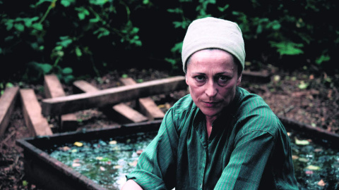 Mónica Caamaño en un fotograma de la película. Mónica Caamaño en un fotograma de la película.