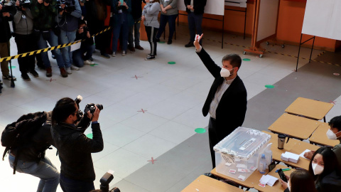 Gabriel Boric vota durante la segunda vuelta de las elecciones presidenciales. Gabriel Boric vota durante la segunda vuelta de las elecciones presidenciales.