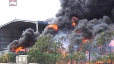 Espectacular incendio en una fábrica Espectacular incendio en una fábrica