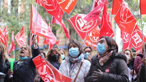 Trabajadoras de limpieza de los hospitales protestan frente a la Consejería de Sanidad de la Comunidad de Madrid Trabajadoras de limpieza de los hospitales protestan frente a la Consejería de Sanidad de la Comunidad de Madrid