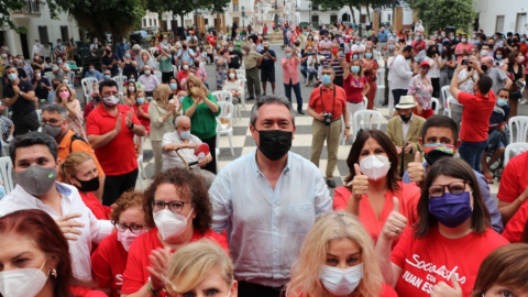 Juan Espadas, con militantes en Marmolejo. Juan Espadas, con militantes en Marmolejo.