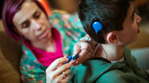 27/06/2024 Un joven recibe ayuda por parte del programa IMPULSO, que ofrece recursos contra las enfermedades raras.