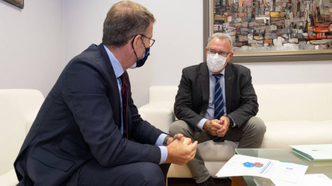 Feijóo y Alfredo García, alcalde de O Barco, en septiembre pasado Feijóo y Alfredo García, alcalde de O Barco, en septiembre pasado