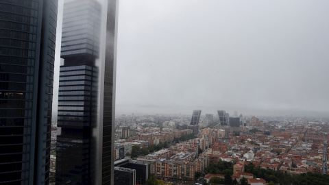 Vista de Madrid desde las obras de la hermana pequeña de las cinco torres de Madrid, la torre Caleido, que estará finalizada antes de finalizar 2019. EFE/Zipi Vista de Madrid desde las obras de la hermana pequeña de las cinco torres de Madrid, la torre Caleido, que estará finalizada antes de finalizar 2019. EFE/Zipi