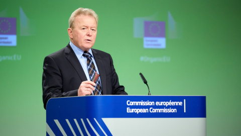 El comisario europeo de Agricultura, Janusz Wojciechowski, ofrece una conferencia de prensa en la sede de la Comisión Europea en Bruselas. El comisario europeo de Agricultura, Janusz Wojciechowski, ofrece una conferencia de prensa en la sede de la Comisión Europea en Bruselas.