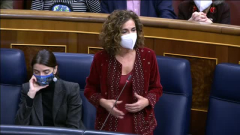 Montero a Espinosa de los Monteros: "La obligación de cualquier ciudadano es pagar, no como hace usted" Montero a Espinosa de los Monteros: "La obligación de cualquier ciudadano es pagar, no como hace usted"
