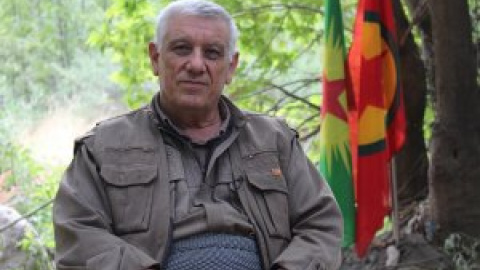 El hombre más buscado por Turquía acusa al régimen de Erdogan de ayudar al Daesh a escapar de Siria El hombre más buscado por Turquía acusa al régimen de Erdogan de ayudar al Daesh a escapar de Siria