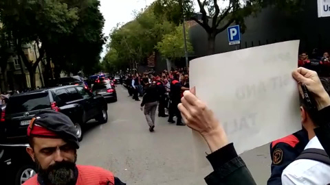 El presidente Pedro SÃ¡nchez en el Hospital Sant Pau entre abucheos