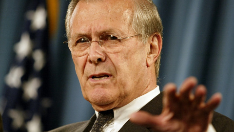 Imagen de archivo de Donald Rumsfeld, conocido como el carnicero de Bagdad. Imagen de archivo de Donald Rumsfeld, conocido como el carnicero de Bagdad.