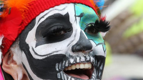 El desfile se celebra en el céntrico Paseo de la Reforma en el marco de las celebraciones nacionales de estos días con motivo del Día de Muertos EFE/ Mario Guzmán