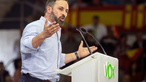 El presidente de Vox, Santiago Abascal, durante un momento del mitin que ha ofrecido hoy en el Pabellón Príncipe de Asturias de Murcia. EFE/Marcial Guillén El presidente de Vox, Santiago Abascal, durante un momento del mitin que ha ofrecido hoy en el Pabellón Príncipe de Asturias de Murcia. EFE/Marcial Guillén