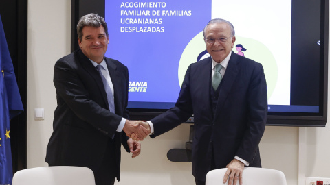 El ministro de Inclusión, Seguridad Social y Migraciones, José Luis Escrivá (i) y el presidente de la Fundación 'La Caixa', Isidro Fainé (d) formalizan este 23 de marzo de 2022 un proyecto para organizar y coordinar la red de familias acogedoras de r El ministro de Inclusión, Seguridad Social y Migraciones, José Luis Escrivá (i) y el presidente de la Fundación 'La Caixa', Isidro Fainé (d) formalizan este 23 de marzo de 2022 un proyecto para organizar y coordinar la red de familias acogedoras de r
