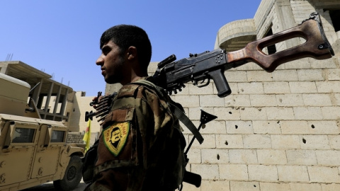 Un miliciano de las Fuerzas Democráticas Sirias (FDS) en la provincia de Deir Ezzor.-AFP/ARCHIVO Un miliciano de las Fuerzas Democráticas Sirias (FDS) en la provincia de Deir Ezzor.-AFP/ARCHIVO