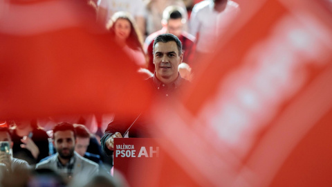 02/11/2019.- El secretario general del PSOE y presidente del Gobierno en funciones, Pedro Sánchez, durante el mitin de campaña con motivo de las próximas elecciones del 10N, esta mañana en un pabellón polideportivo de Mislata.- EFE/Biel Aliño 02/11/2019.- El secretario general del PSOE y presidente del Gobierno en funciones, Pedro Sánchez, durante el mitin de campaña con motivo de las próximas elecciones del 10N, esta mañana en un pabellón polideportivo de Mislata.- EFE/Biel Aliño