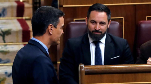 El presidente del Gobierno en funciones, Pedro Sánchez, y el líder de Vox, Santiago Abascal, antes del inicio de la sesión constitutiva de la XIII Legislatura. EFE/Ballesteros El presidente del Gobierno en funciones, Pedro Sánchez, y el líder de Vox, Santiago Abascal, antes del inicio de la sesión constitutiva de la XIII Legislatura. EFE/Ballesteros