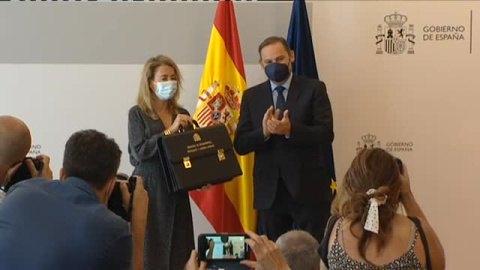 Ãbalos entrega la cartera a Raquel Sánchez Ãbalos entrega la cartera a Raquel Sánchez