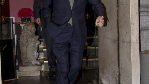 (21/4/2021) Ángel Acebes a la salida de una cena con Tita Cerbera y Borja Thyssen en abril de 2021. (21/4/2021) Ángel Acebes a la salida de una cena con Tita Cerbera y Borja Thyssen en abril de 2021.