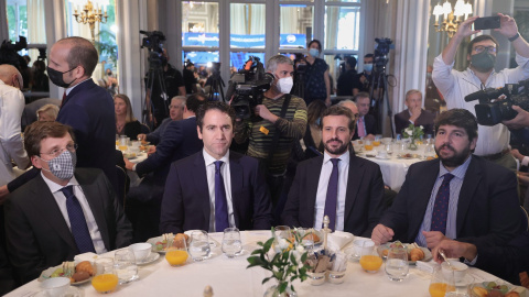 (I-D) El alcalde de Madrid, José Luis Martínez-Almeida; el secretario general del Partido Popular, Teodoro García Egea; el presidente del PP, Pablo Casado y el presidente de Murcia, Fernando López Miras, en el desayuno Fórum Europa, el 7 de octubre d (I-D) El alcalde de Madrid, José Luis Martínez-Almeida; el secretario general del Partido Popular, Teodoro García Egea; el presidente del PP, Pablo Casado y el presidente de Murcia, Fernando López Miras, en el desayuno Fórum Europa, el 7 de octubre d