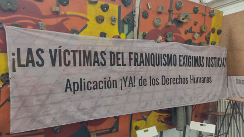 Cartel en favor de las víctimas del franquismo en las jornadas organizada en la madrileña Escuela Popular de La Prospe. Cartel en favor de las víctimas del franquismo en las jornadas organizada en la madrileña Escuela Popular de La Prospe.