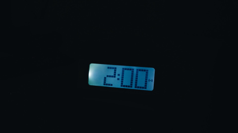 Un reloj digital marca las 2:00 horas, a 24 de marzo de 2022, en Madrid. Un reloj digital marca las 2:00 horas, a 24 de marzo de 2022, en Madrid.