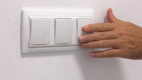El precio de la luz se dispara este lunes hasta 209,78 euros/MWh El precio de la luz se dispara este lunes hasta 209,78 euros/MWh