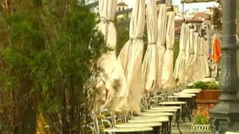 Paraguas y resignación para disfrutar del puente de los Santos Paraguas y resignación para disfrutar del puente de los Santos