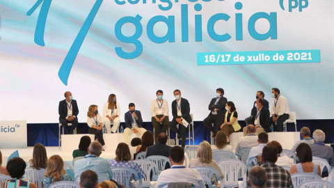 El secretario general del PP, Teodoro García Egea, y los líderes autonómicos del partido en Madrid, Andalucía, Castilla y León, Murcia, Castilla-La Mancha, Extremadura, País Vasco, Aragón, Asturias y Cantabria arropan a Alberto Núñez Feijóo (c) El secretario general del PP, Teodoro García Egea, y los líderes autonómicos del partido en Madrid, Andalucía, Castilla y León, Murcia, Castilla-La Mancha, Extremadura, País Vasco, Aragón, Asturias y Cantabria arropan a Alberto Núñez Feijóo (c)