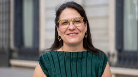 Esther Gil de Reboleño, diputada de Sumar: "La ley de paridad ataca los techos de cristal, pero no los suelos pegajosos" Esther Gil de Reboleño, diputada de Sumar: "La ley de paridad ataca los techos de cristal, pero no los suelos pegajosos"