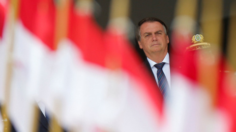El presidente de Brasil, Jair Bolsonaro, observa durante la ceremonia de cambio de guardia presidencial, en el Palacio Planalto en Brasilia, Brasil, 16 de diciembre de 2021. El presidente de Brasil, Jair Bolsonaro, observa durante la ceremonia de cambio de guardia presidencial, en el Palacio Planalto en Brasilia, Brasil, 16 de diciembre de 2021.