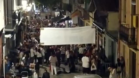 Cierres, prohibiciones y vacunas contra el descontrol de los jóvenes Cierres, prohibiciones y vacunas contra el descontrol de los jóvenes