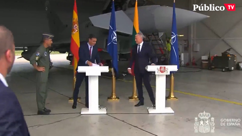 La estrambótica interrupción de la rueda de prensa de Sánchez en Lituania por el despegue de un caza La estrambótica interrupción de la rueda de prensa de Sánchez en Lituania por el despegue de un caza