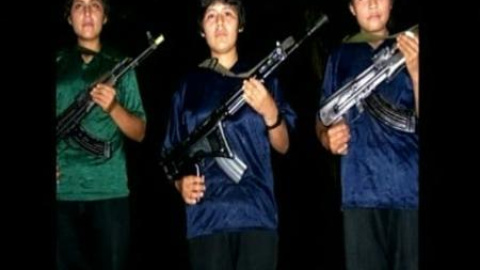 La guerrilla peruana adiestra y arma a 30 niños La guerrilla peruana adiestra y arma a 30 niños