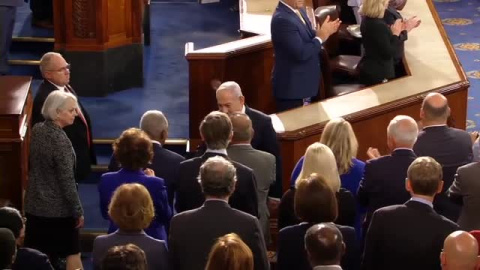 La imagen de la vergüenza: Netanyahu, recibido en el Capitolio con los aplausos de los republicanos La imagen de la vergüenza: Netanyahu, recibido en el Capitolio con los aplausos de los republicanos