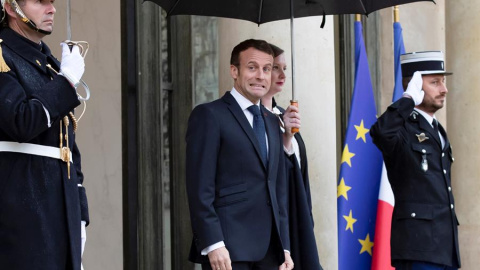 Emmanuel Macron en un acto oficial. EFE/EPA/IAN LANGSDON Emmanuel Macron en un acto oficial. EFE/EPA/IAN LANGSDON