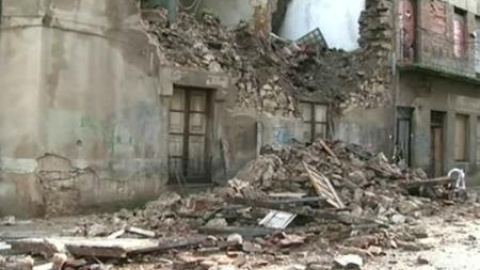 Un edificio abandonado se derrumba en Salamanca por las fuertes lluvias Un edificio abandonado se derrumba en Salamanca por las fuertes lluvias