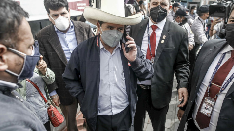 El presidente electo de Perú, Pedro Castillo, llega al Registro Nacional de Identificación y Estado Civil, en Lima.