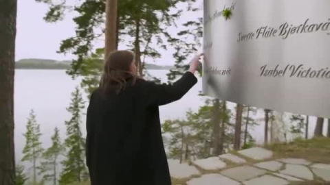 Una superviviente de la matanza de la isla de Utoya, en Noruega, regresa al lugar de la tragedia en el décimo aniversario para contar su historia Una superviviente de la matanza de la isla de Utoya, en Noruega, regresa al lugar de la tragedia en el décimo aniversario para contar su historia