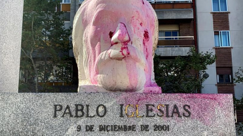 Así ha quedado el monumento de Pablo Iglesias. (EFE)