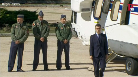 Imagen de los pilotos que trasladarán los restos del dictador