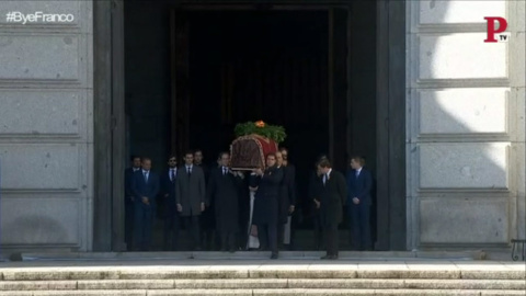 Franco sale por fin del Valle de los Caídos 44 años después de morir