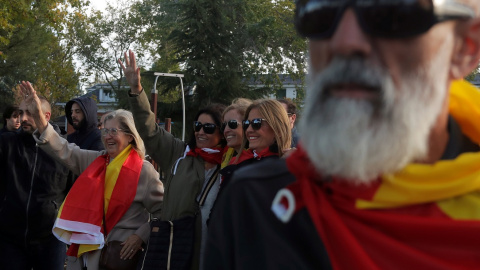 24/10/2019 - Una treintena de franquistas comienza a concentrarse cerca de Mingorrubio. / REUTERS -  SUSANA VERA