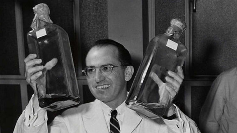 Jonas Edward Salk, doctor que desarrolló la vacuna contra la polio. Jonas Edward Salk, doctor que desarrolló la vacuna contra la polio.