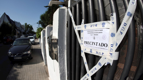 Fachada de la vivienda a las puertas de la cual se encontró a una mujer inconsciente y con signos de violencia este jueves en la localidad madrileña de Pozuelo de Alarcón. Fachada de la vivienda a las puertas de la cual se encontró a una mujer inconsciente y con signos de violencia este jueves en la localidad madrileña de Pozuelo de Alarcón.