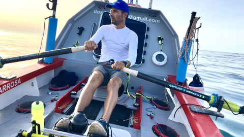 David Barreiro durant un entrenament amb la seva embarcació a rem