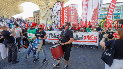 Concentración de archivo de los trabajadores de Caixa Bank Concentración de archivo de los trabajadores de Caixa Bank