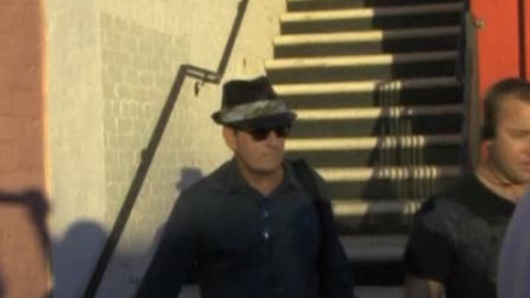 Charlie Sheen arrasa en su primer día con Twitter Charlie Sheen arrasa en su primer día con Twitter