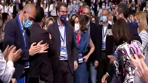 Así ha sido la llegada de Feijoó al Congreso Nacional del PP, junto a Gamarra y Bendodo Así ha sido la llegada de Feijoó al Congreso Nacional del PP, junto a Gamarra y Bendodo